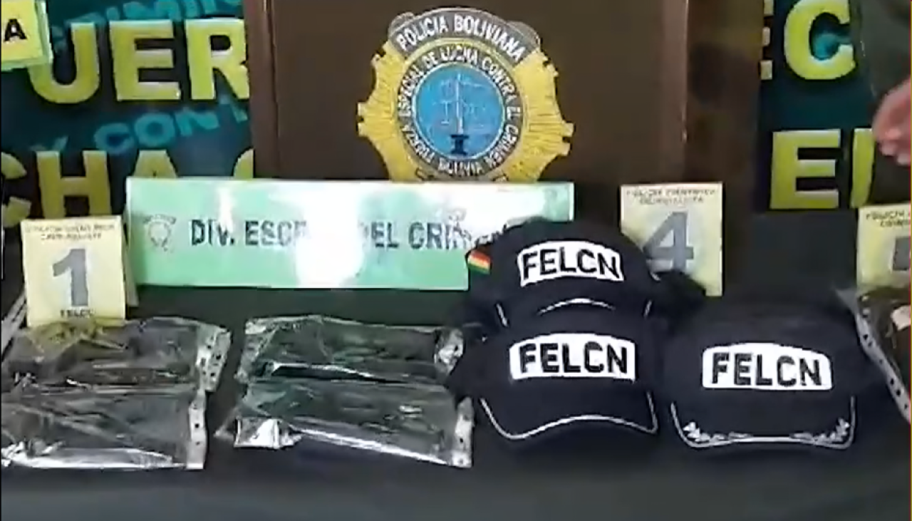 Aprehenden a expolicía en poder de armas e indumentaria de la Felcn, tiene antecedentes por varios delitos