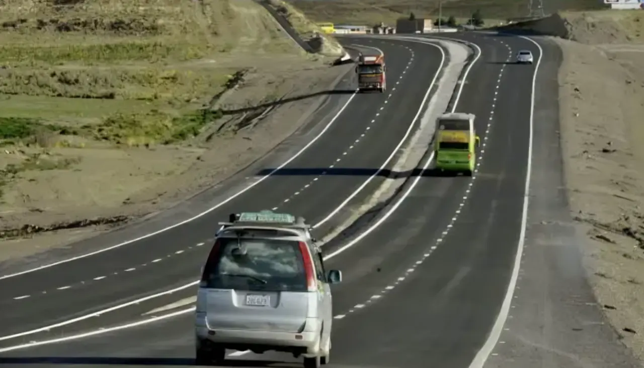 Un niño muere atropellado por un vehículo en la carretera La Paz–Oruro, reporta la Policía