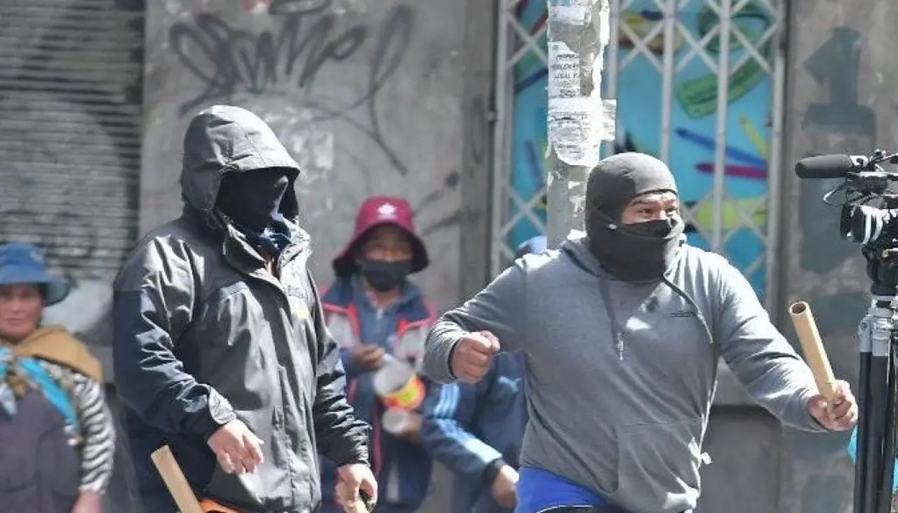 Protestas: Defensa denuncia “presencia de grupos irregulares que ostentan armamento bélico”