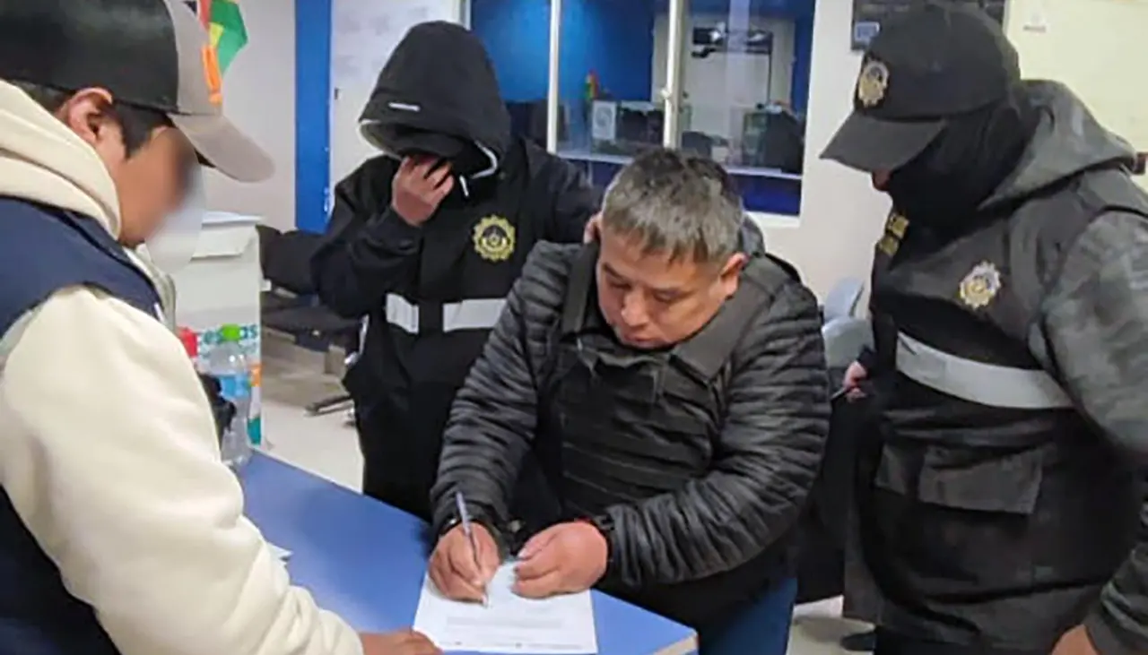 ¿Quién es y cómo capturaron en Bolivia a la “pieza clave” del caso del triple asesinato en Argentina? 