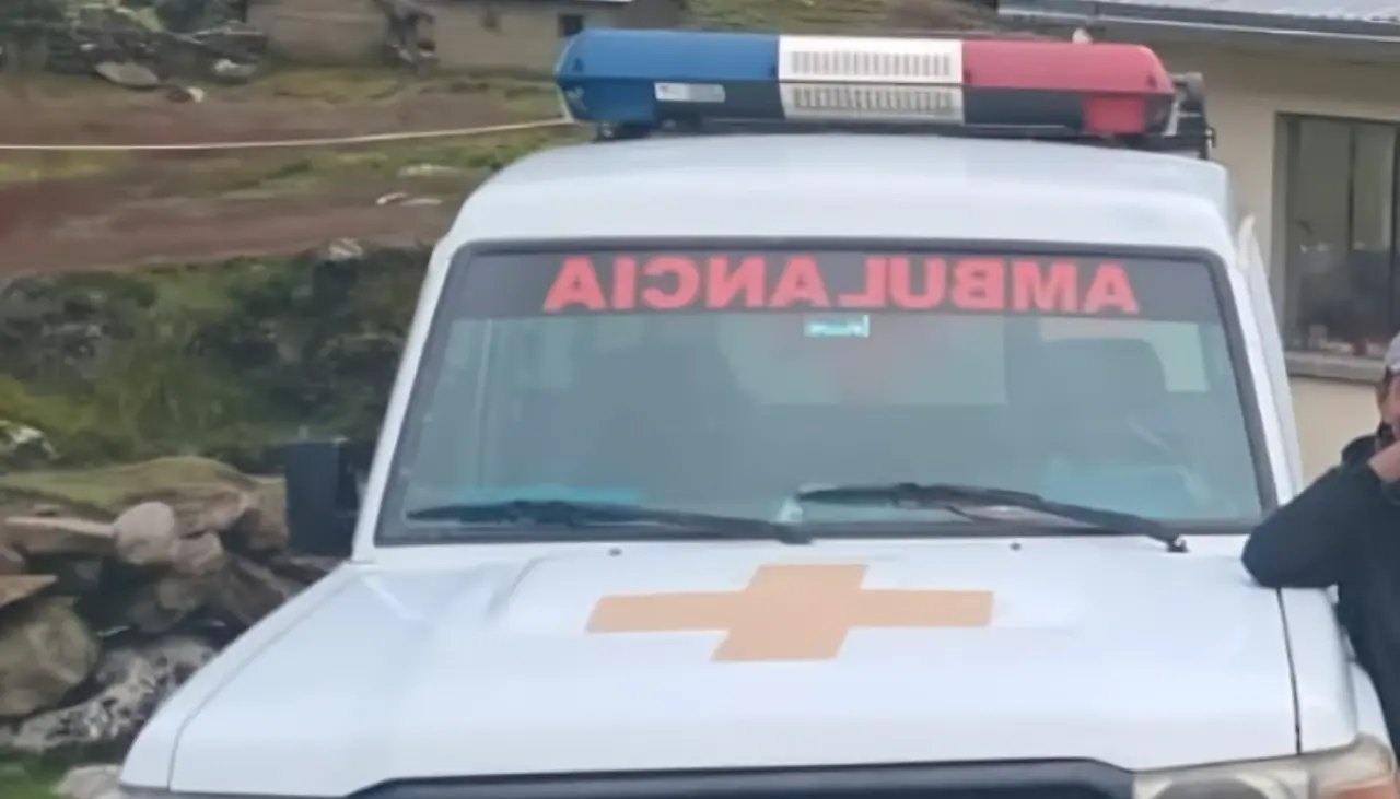 Video: A empujones y bajo el manto de la noche, así robaron una ambulancia en El Alto
