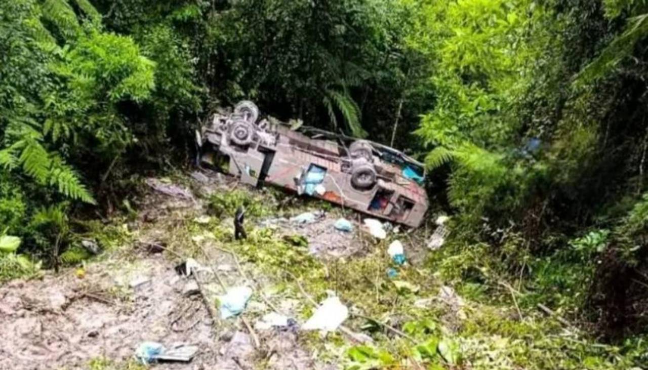 Al menos 15 heridos del accidente en Apolo serán trasladados a La Paz en un avión militar, reporta la FAB 
