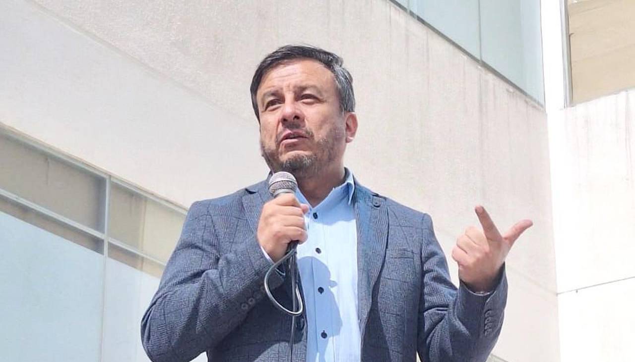 Comisión del Gobierno se dirige a Oruro para instalar el diálogo por la gasolina; los choferes se reúnen antes de la cita