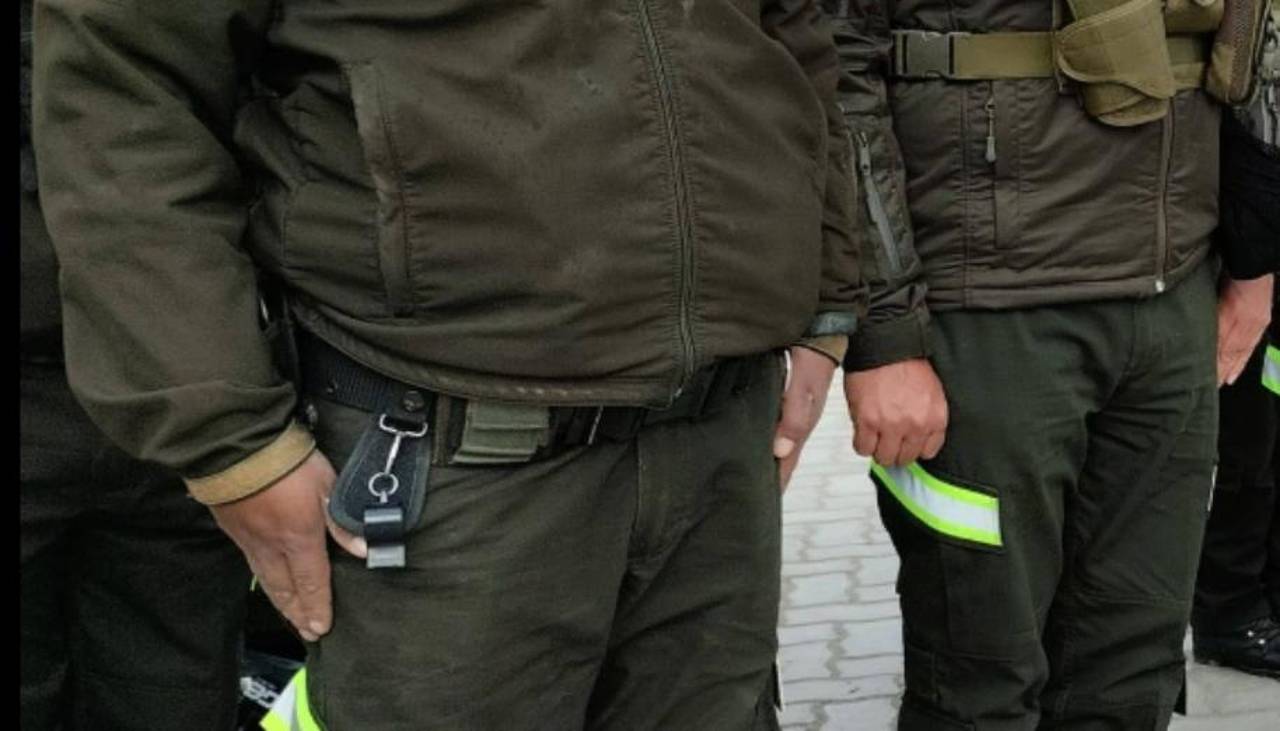 Dos policías son acusados de pedir Bs 1.500 a cambio de no arrestar a seis personas, reporta la Fiscalía