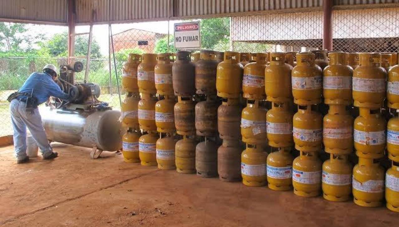 Garrafas de gas salen vía contrabando a Brasil, donde tienen un valor de Bs 159 por unidad