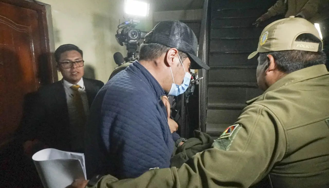 Exministro Lisperguer no irá a la cárcel; se dictaron medidas sustitutivas en audiencia