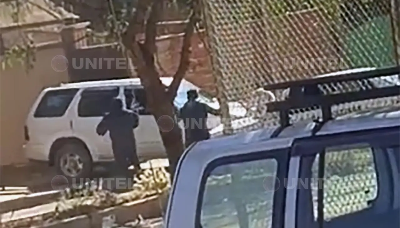 Video: En medio de disparos, delincuenes escapan de una casa tras ser sorprendidos por los propietarios 
