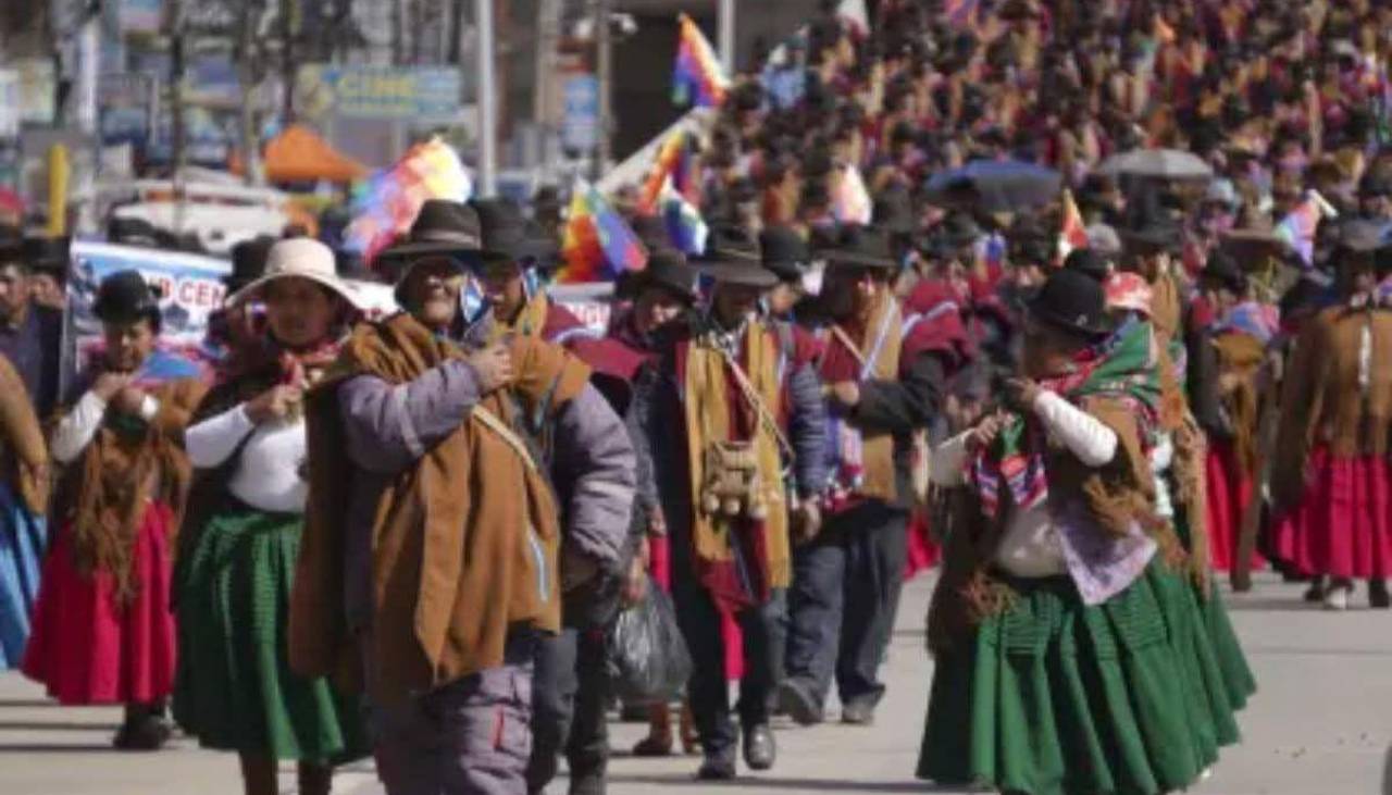 Dirigencia de campesinos instruye masificar los bloqueos indefinidos en Bolivia