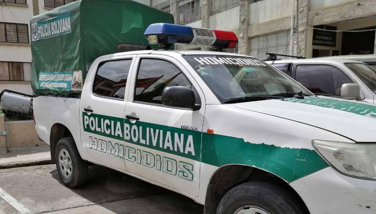 Muere una funcionaria judicial al saltar de un edificio para escapar de su aprehensión, señala la Policía