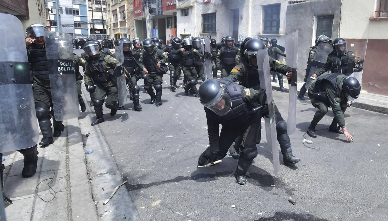 Policía ordena acuartelamiento de todos sus efectivos ante anuncio de bloqueos en La Paz 