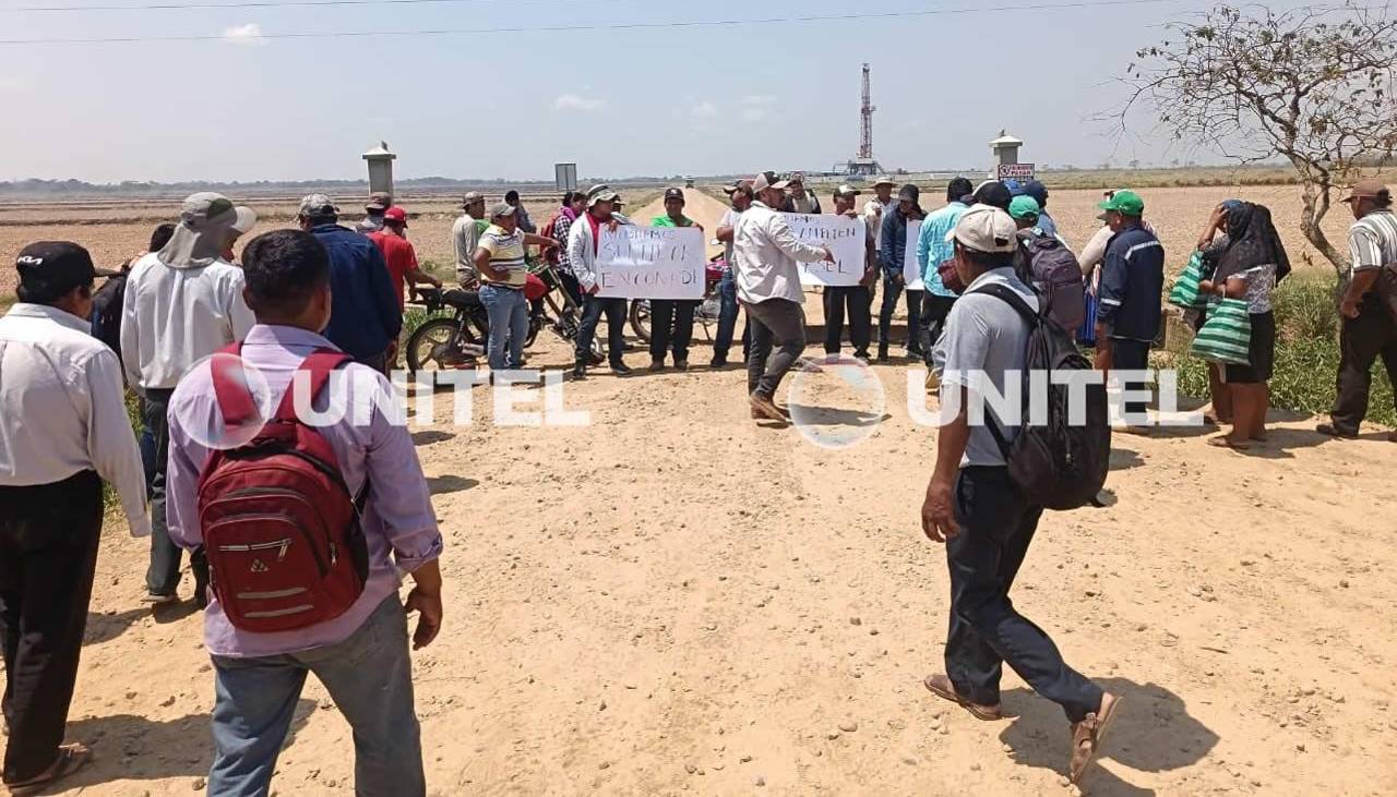 Santa Cruz: Toman pozo petrolero en San Juan y bloquean carretera como protesta por la falta de diésel