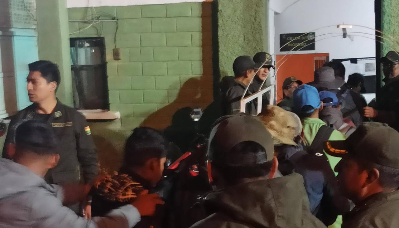 En la segunda jornada de protesta evista el Gobierno reporta 12 aprehendidos y 29 arrestados en La Paz