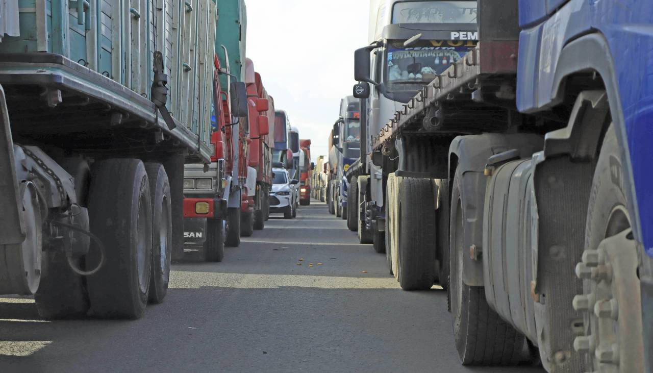 Choferes de Bolivia: “Presidente, no es solución decir no puedo garantizar combustible, es su obligación” 