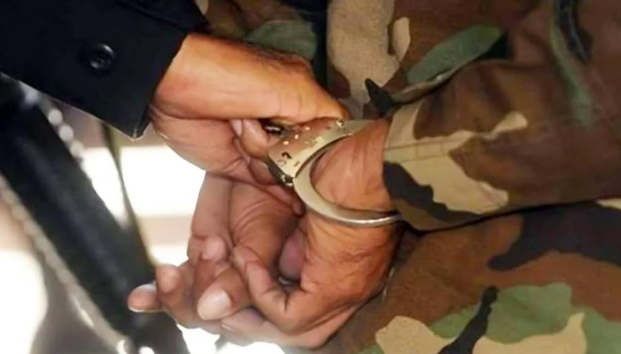 Militar acusado de tráfico de drogas y armas es trasladado a la cárcel con fines de extradición a EEUU