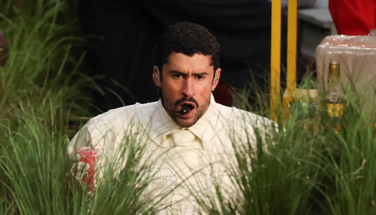 Video: Un boliviano fue parte del show de Bad Bunny en el Super Bowl y mostró lo que nadie vio 