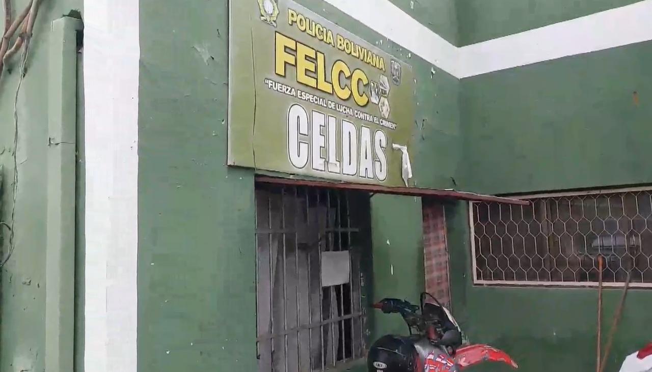 Hombre queda seriamente herido tras ser apuñalado por su esposa, que fue aprehendida