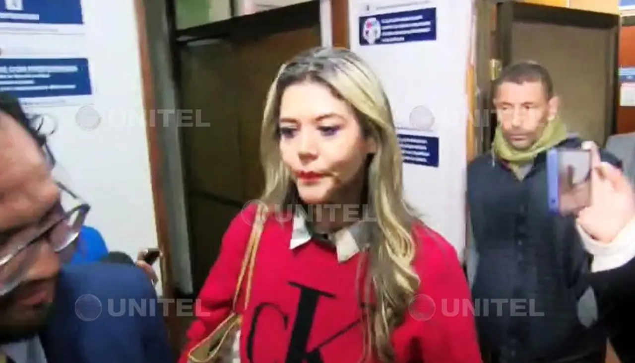 “Estoy presta a coadyuvar en la investigación”: Gerente de YPFB se presenta en la Fiscalía para declarar por el caso Botrading 