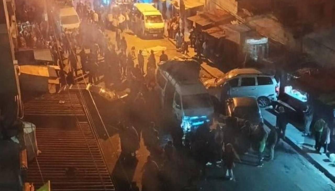 Tragedia en puertas de Adepcoca: Dos muertos y nueve heridos en un choque de un vehículo contra otros dos motorizados