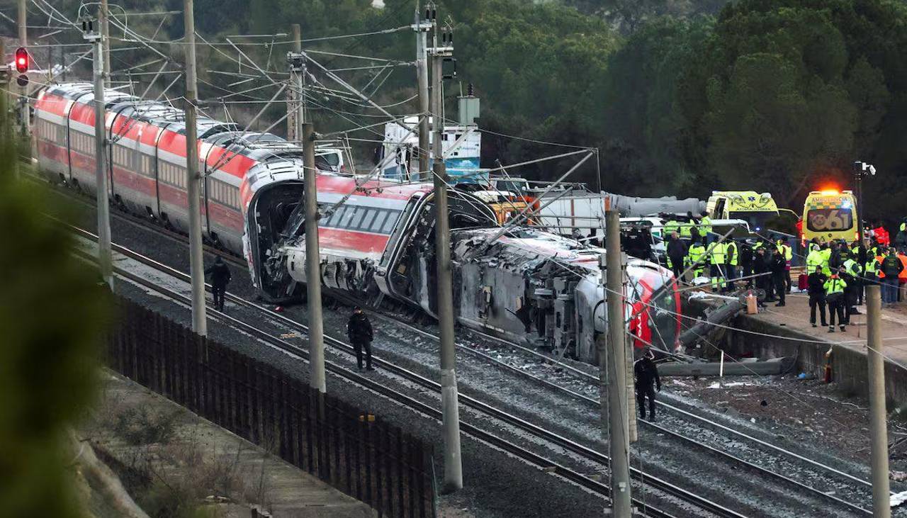 España inicia tres días de luto tras accidente ferroviario que dejó al menos 41 muertos