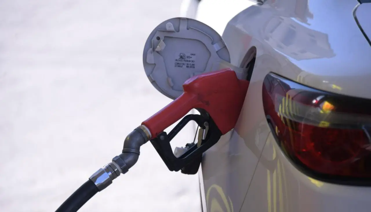 Choferes de El Alto dicen que coordinan con una empresa privada para importar combustible 