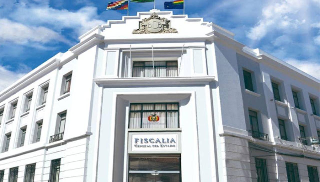 La Fiscalía General publica un comunicado en el que habla de la “ausencia definitiva” de Mariaca y respalda a Luis Montaño