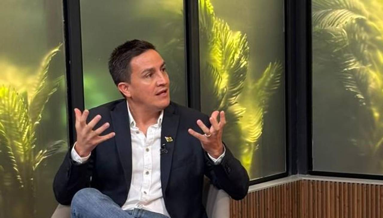 Carlos Palenque quiere ser alcalde para construir un tren urbano y vías elevadas en La Paz