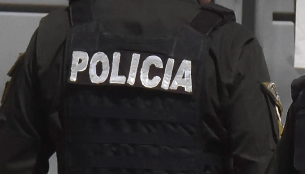 Sorprenden a un hombre que perforó una puerta para filmar a su vecina en la ducha