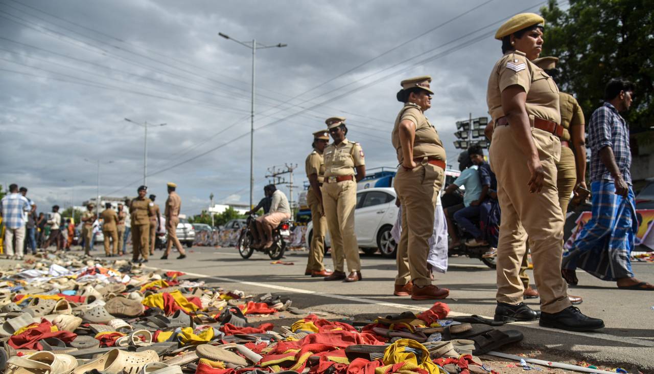 38 muertos y 150 heridos en estampida en un mitin político en la India