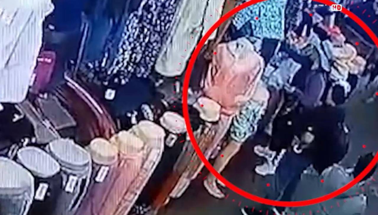 Video: Delincuentes roban una mochila con más de Bs 16 mil de un puesto en un mercado