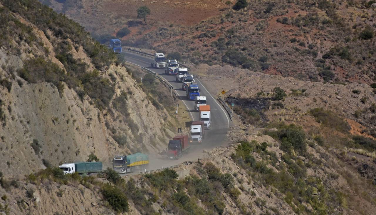 La semana inicia con 12 puntos de bloqueo que se concentran en la ruta nueva Cochabamba – Santa Cruz y hacia Oruro