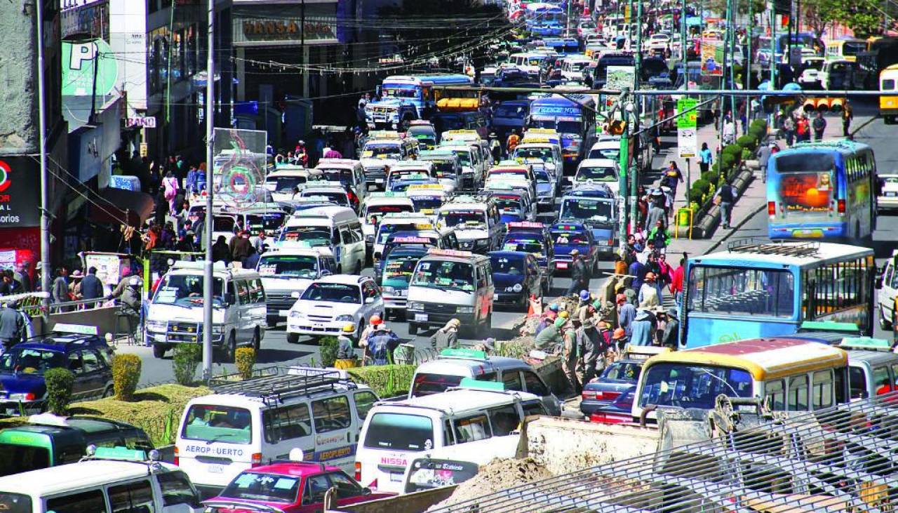 La Paz: Alcaldía y choferes se reúnen este jueves para tratar tarifas del transporte público