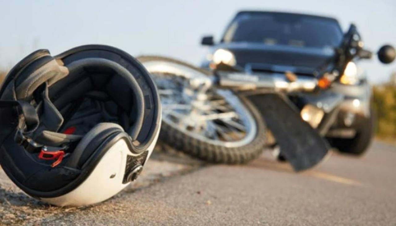 Potosí: Adolescente pierde el control de su moto y su hermano muere tras salir expulsado, reporta la Policía 