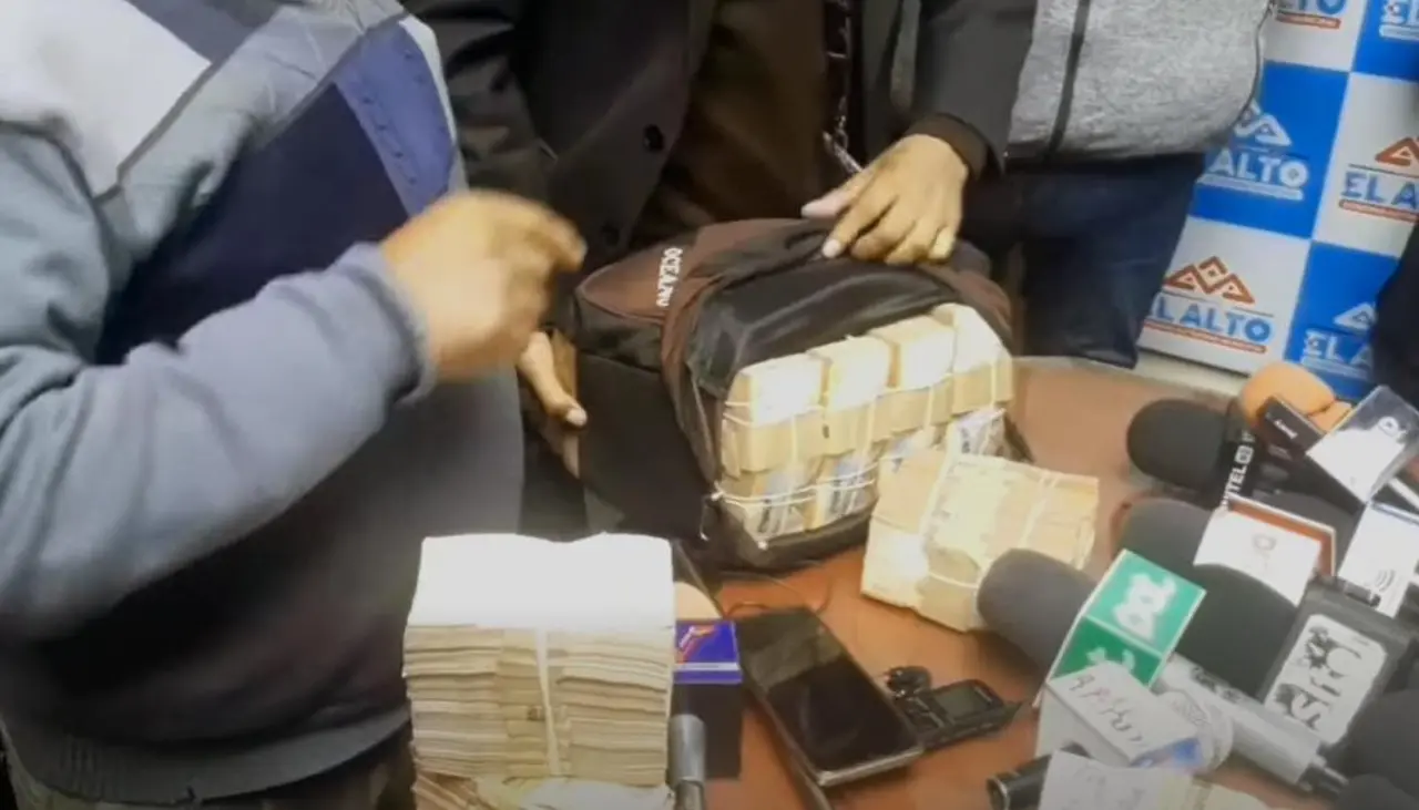 Entre lágrimas, dirigente del magisterio de La Paz devuelve Bs 1 millón y niega desfalco de aportes