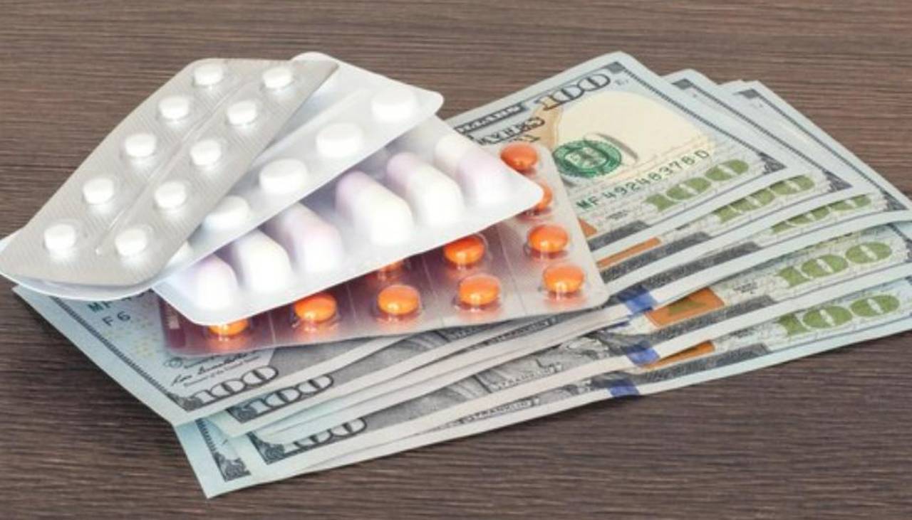 Falta de dólares impide importación de medicamentos oncológicos en Bolivia, señalan farmacéuticos
