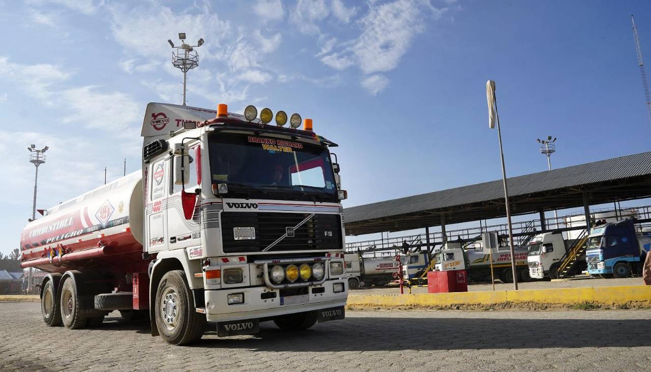 YPFB señala que reducirá la mezcla entre gasolina y etanol hasta dejar limpios los tanques de almacenaje