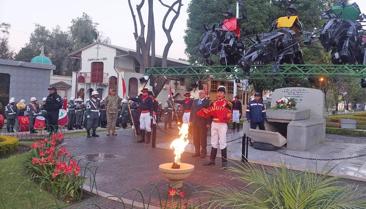 Con el traslado de los restos del héroe Esteban Arze se inician actos protocolares por la efeméride de Cochabamba