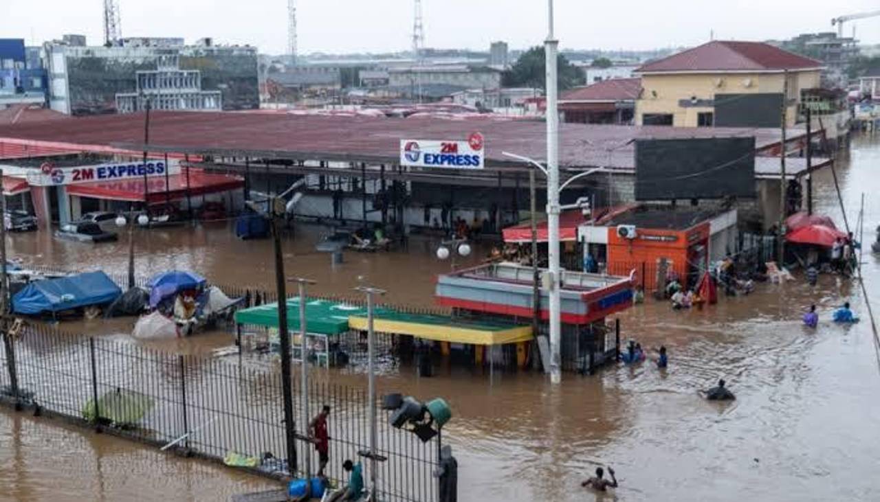 Muertos suman más de 30 y ya son 91.000 los desplazados en Ghana por recientes inundaciones