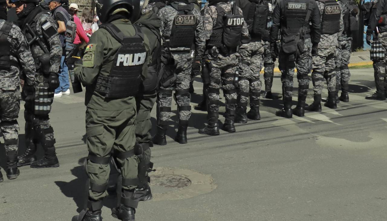La Paz: Policía investiga a seis sargentos y un oficial por la fuga de presos