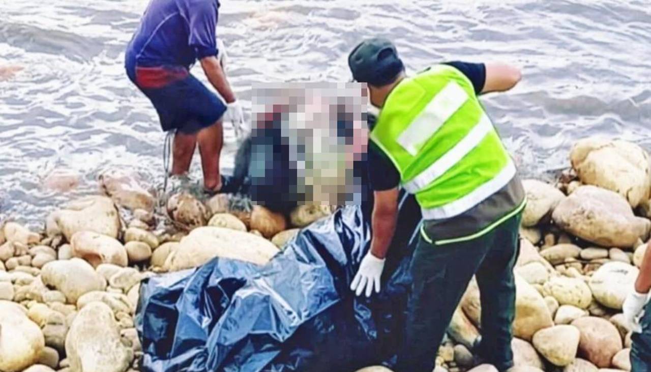 Hallan el cuerpo de un hombre con las manos atadas a la espalda flotando en un río del trópico