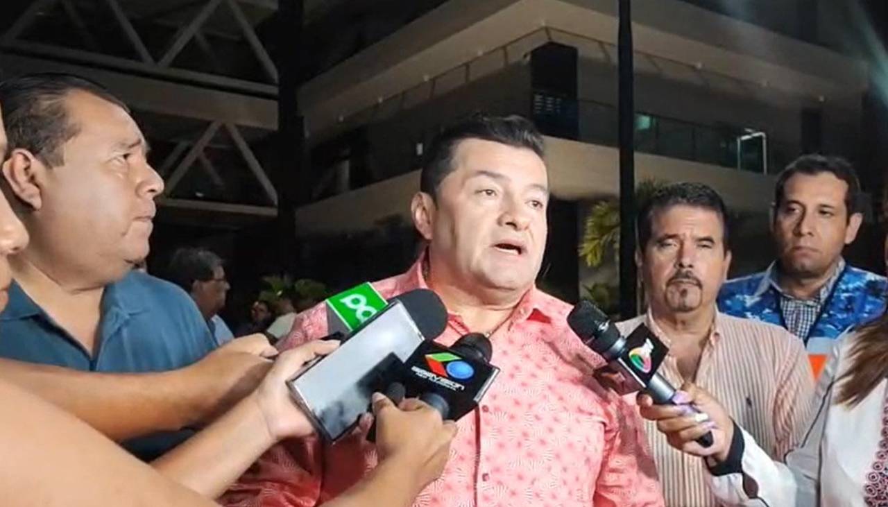 Pasaje en Santa Cruz: Jhonny promete “seguridad jurídica” a micreros y vuelve a cuestionar a concejales