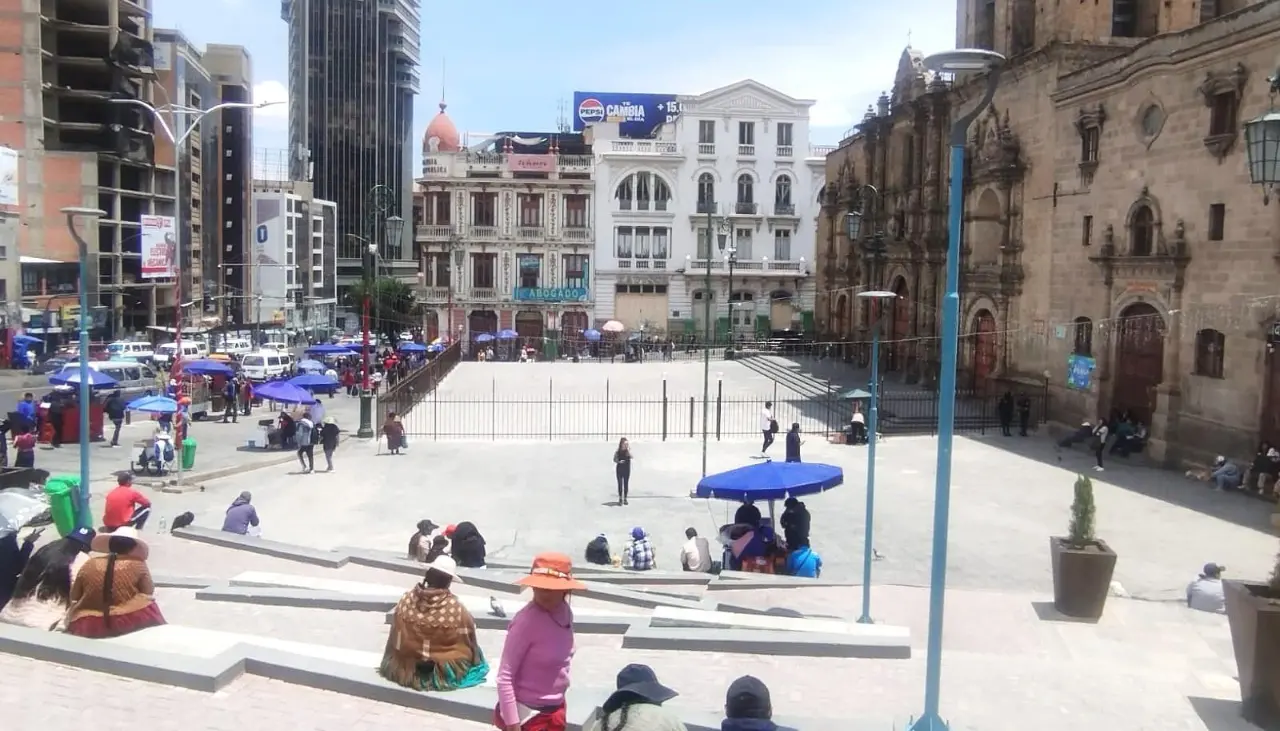 Tras el llamado de Lara, la Alcaldía de La Paz dice que las concentraciones están “prohibidas” en la plaza San Francisco