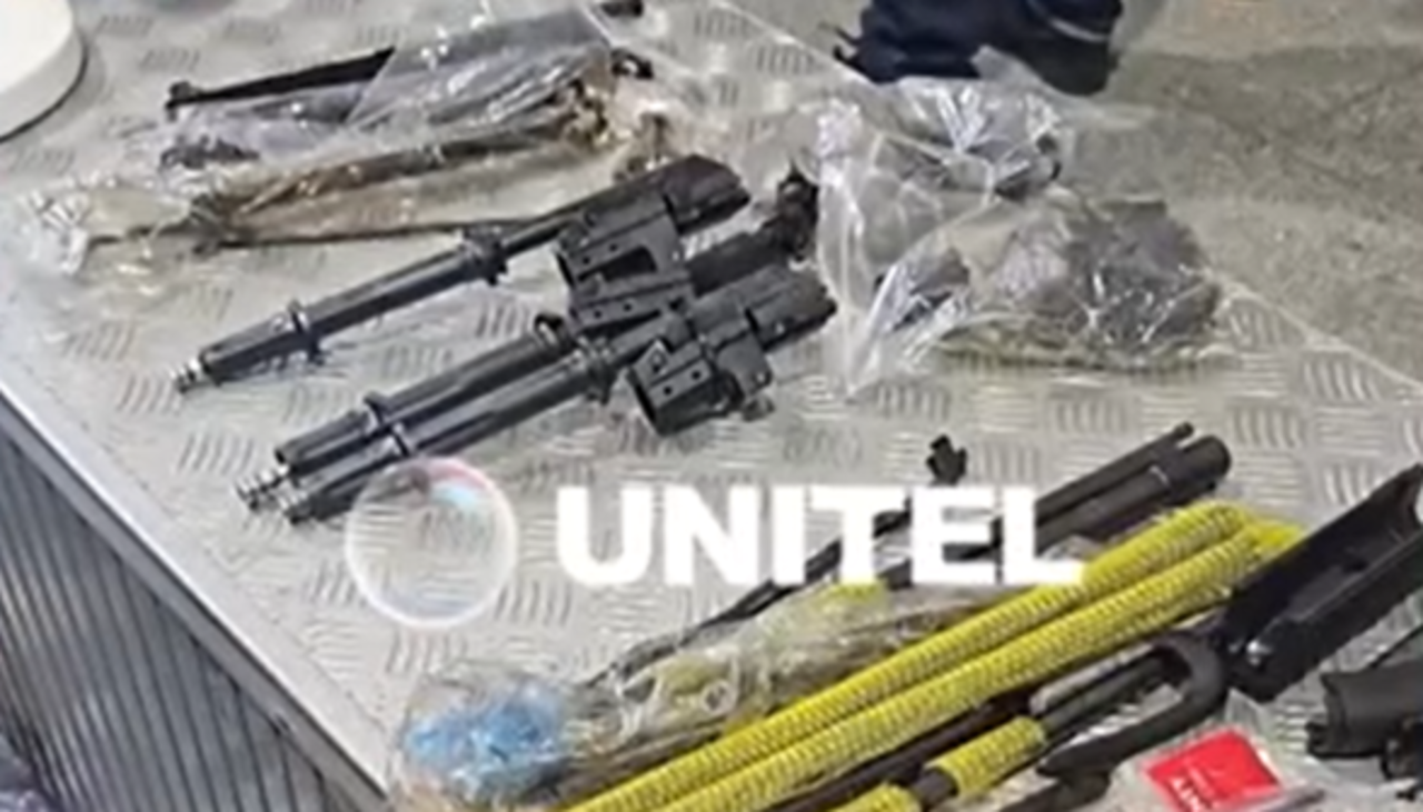 Hallan “armas de grueso calibre” en el aeropuerto Viru Viru y Fiscalía confirma aprehensión de dos personas