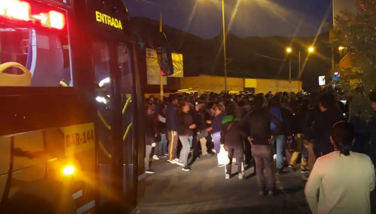 Choferes bloquean e impiden el ingreso del PumaKatari a Mallasa tras inaugurarse la nueva ruta