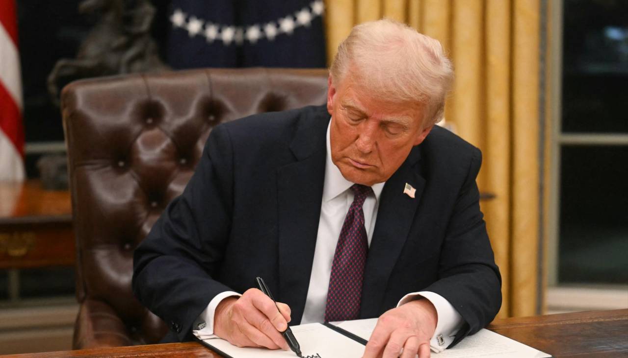 Trump firma orden ejecutiva para negar la ciudadanía a hijos de inmigrantes indocumentados