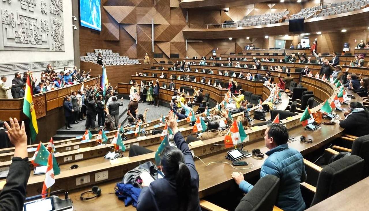 Cámara de Diputados convoca a sesión del pleno para tratar la ley de escaños y la comisión de ética este viernes 