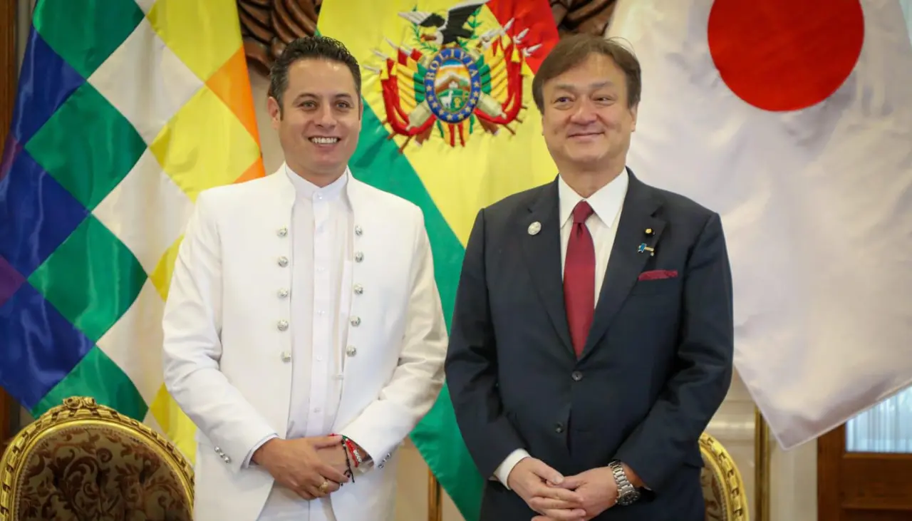 Lara se reúne con un ministro de Japón para “fortalecer lazos de cooperación”, señala Vicepresidencia