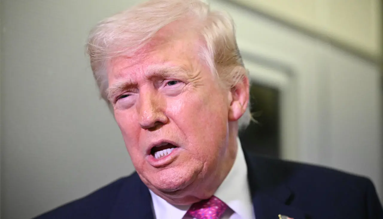 Trump afirma que hubo cambio de régimen en Irán y niega que fuera uno de sus objetivos