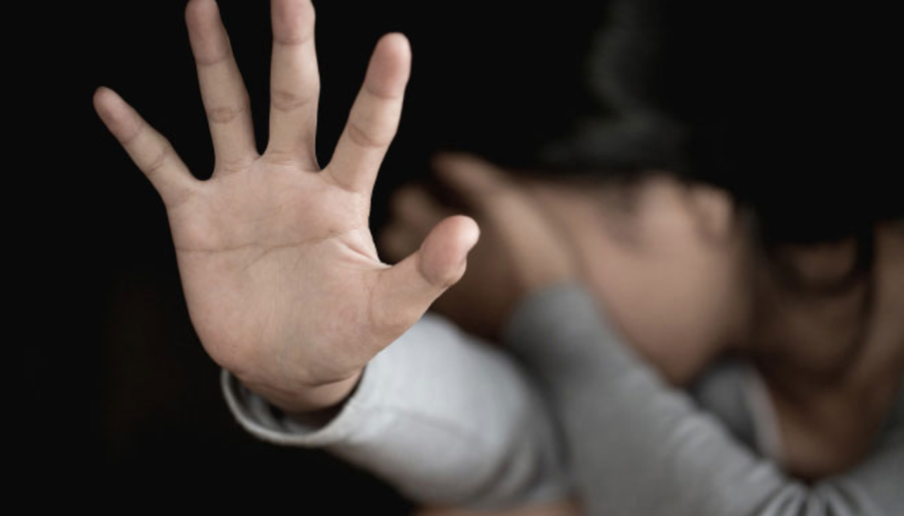 Adolescente de 15 años es acusado de violar a su prima de ocho años, reporta la Policía