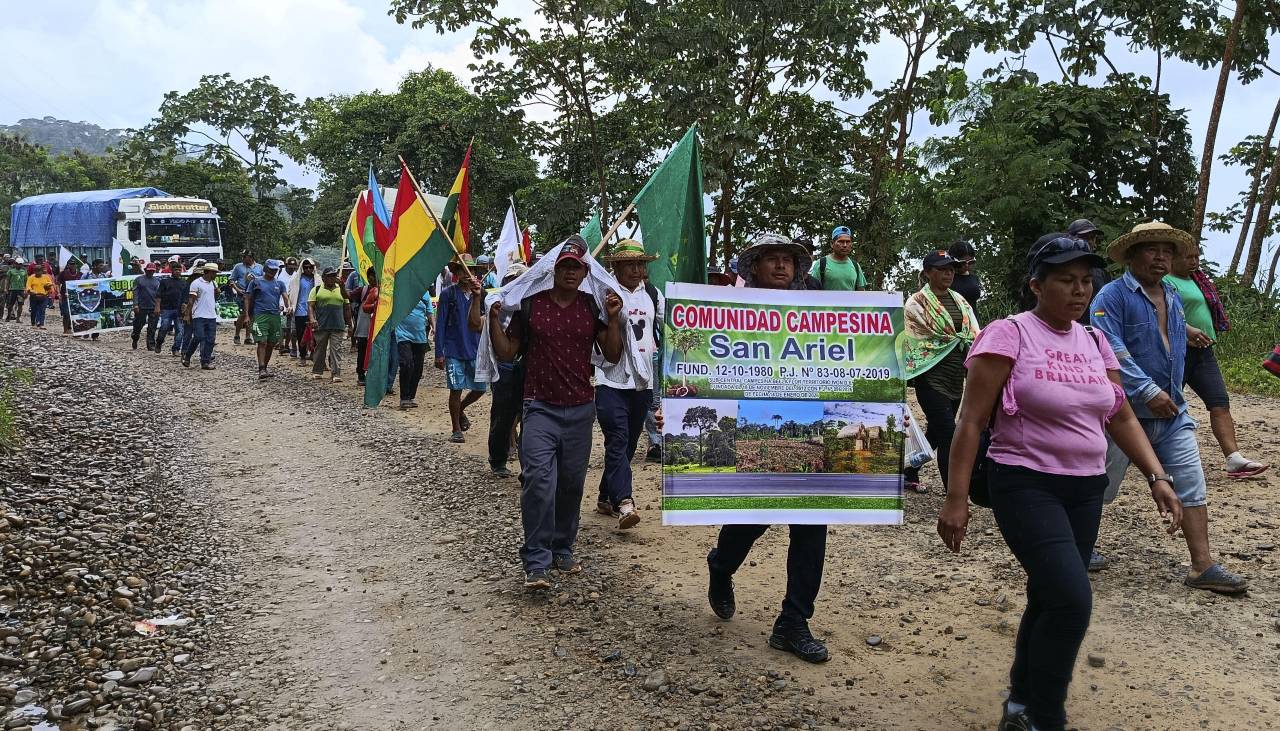 La Paz: Marcha indígena llega a Caranavi en rechazo a la Ley de conversión de tierras