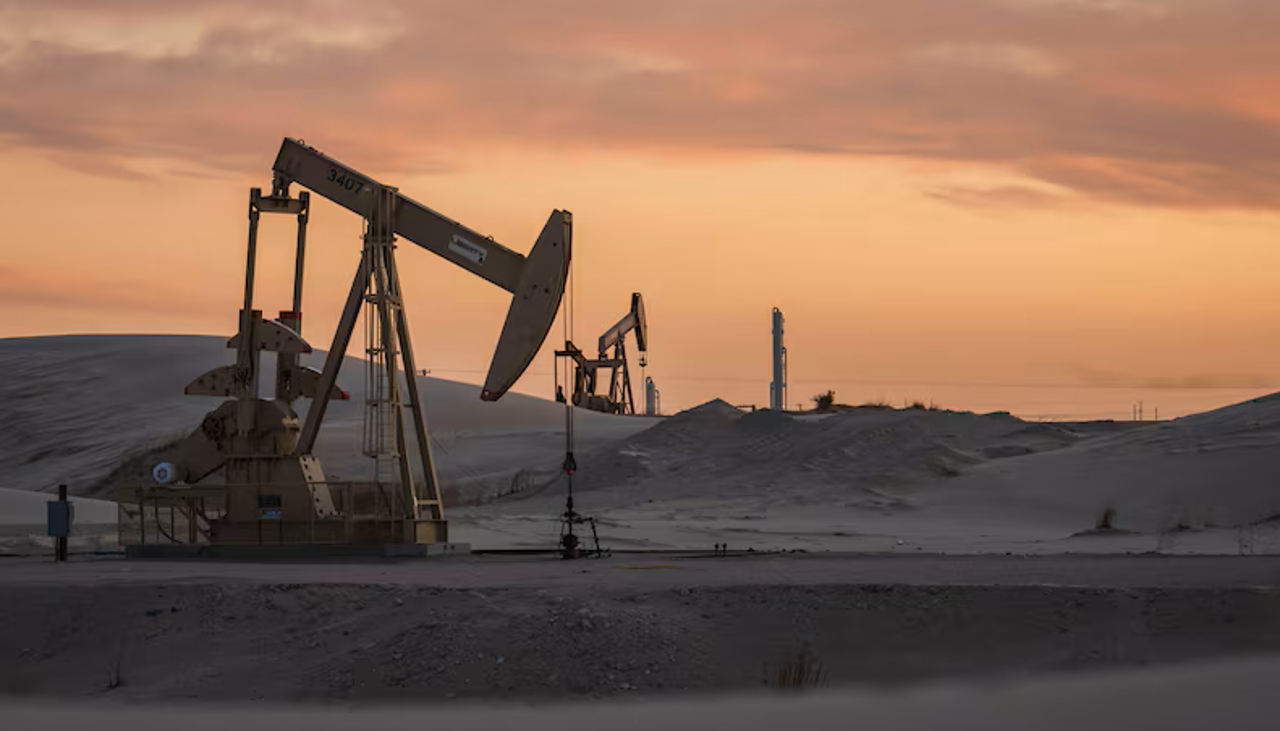 Petróleo cae con fuerza ante la esperanza de acuerdo entre EEUU e Irán